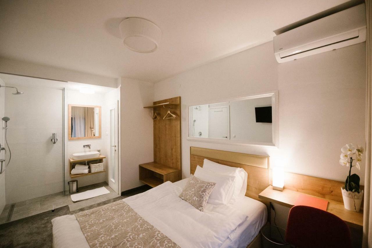 2I Rooms Ðakovo Buitenkant foto