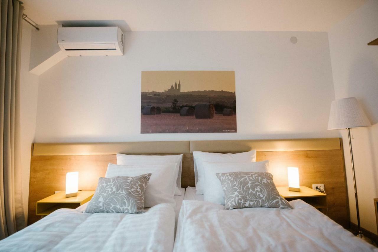 2I Rooms Ðakovo Buitenkant foto