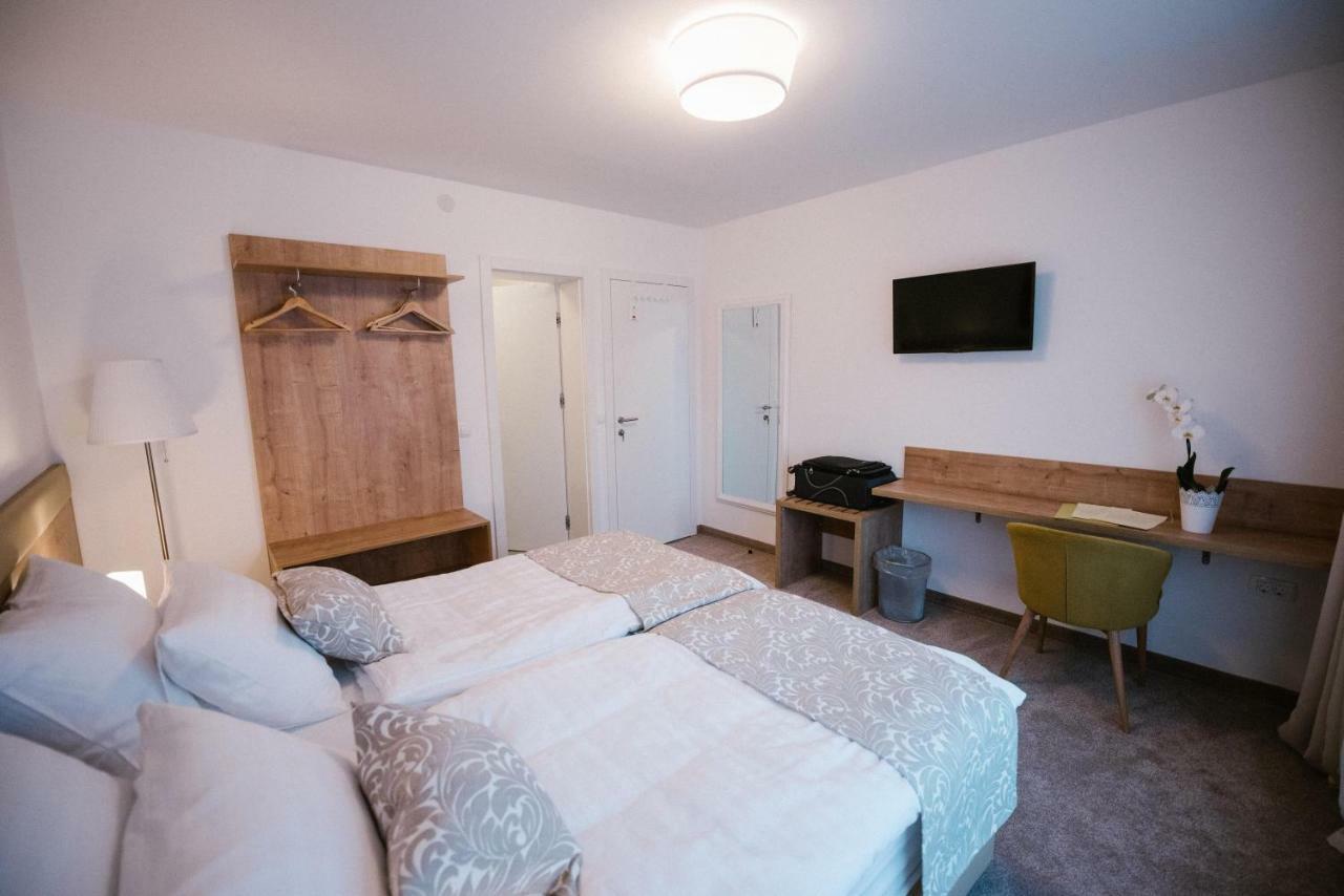 2I Rooms Ðakovo Buitenkant foto