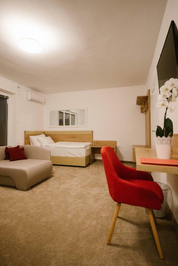 2I Rooms Ðakovo Buitenkant foto
