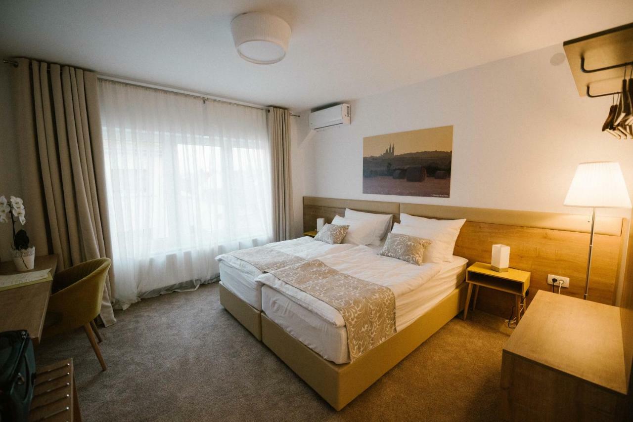 2I Rooms Ðakovo Buitenkant foto